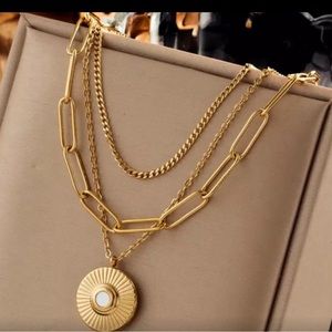 Stainless Steel Pearl Pendant Layered Necklace in gold